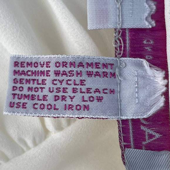 90s Cream Blouse Pleat Front Collar Chain Volup by Laura and Jane - Picture 5 of 10